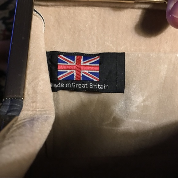 Crossover grey 🩶 leather bag made in Great Britain - Picture 2 of 2